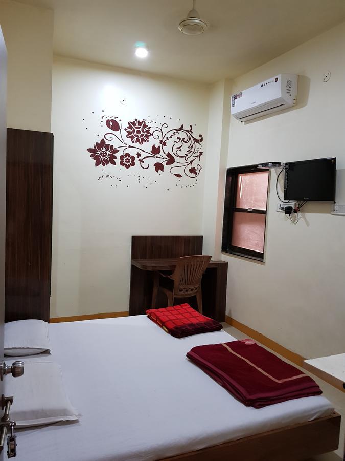 Hotel Shri Radhe Krishna Godarpura Extérieur photo