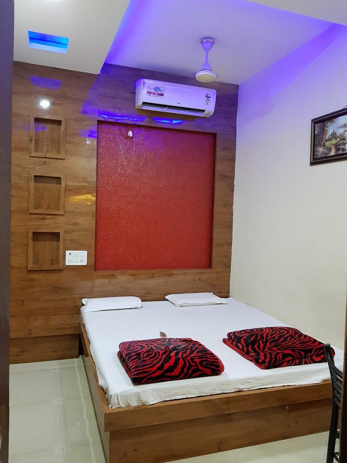 Hotel Shri Radhe Krishna Godarpura Extérieur photo