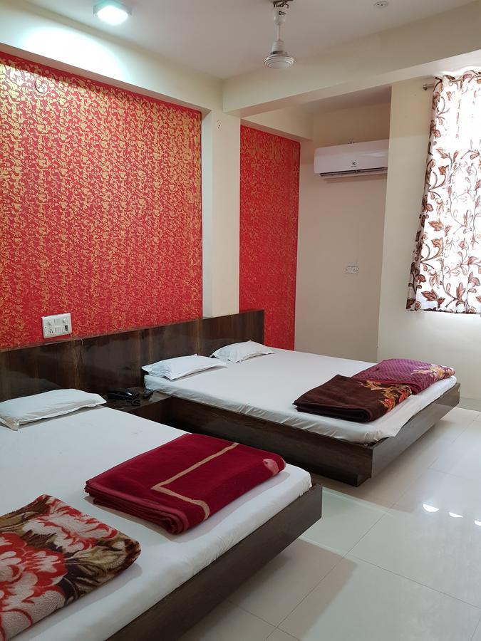 Hotel Shri Radhe Krishna Godarpura Extérieur photo