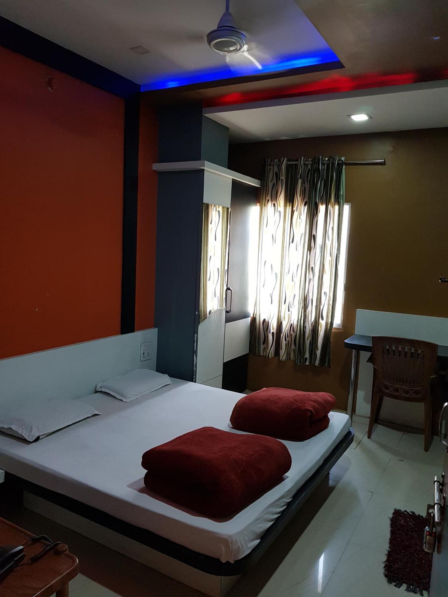 Hotel Shri Radhe Krishna Godarpura Extérieur photo