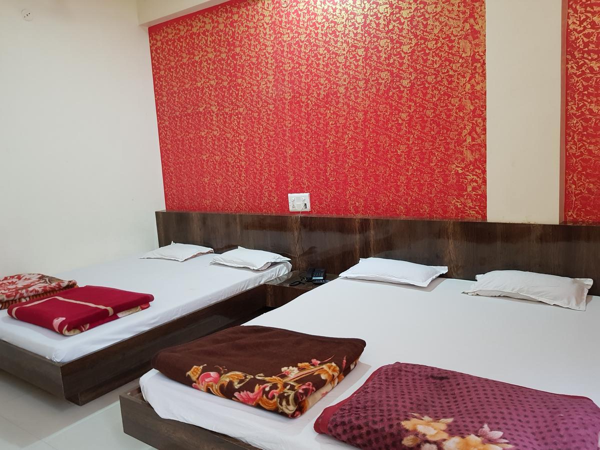Hotel Shri Radhe Krishna Godarpura Extérieur photo