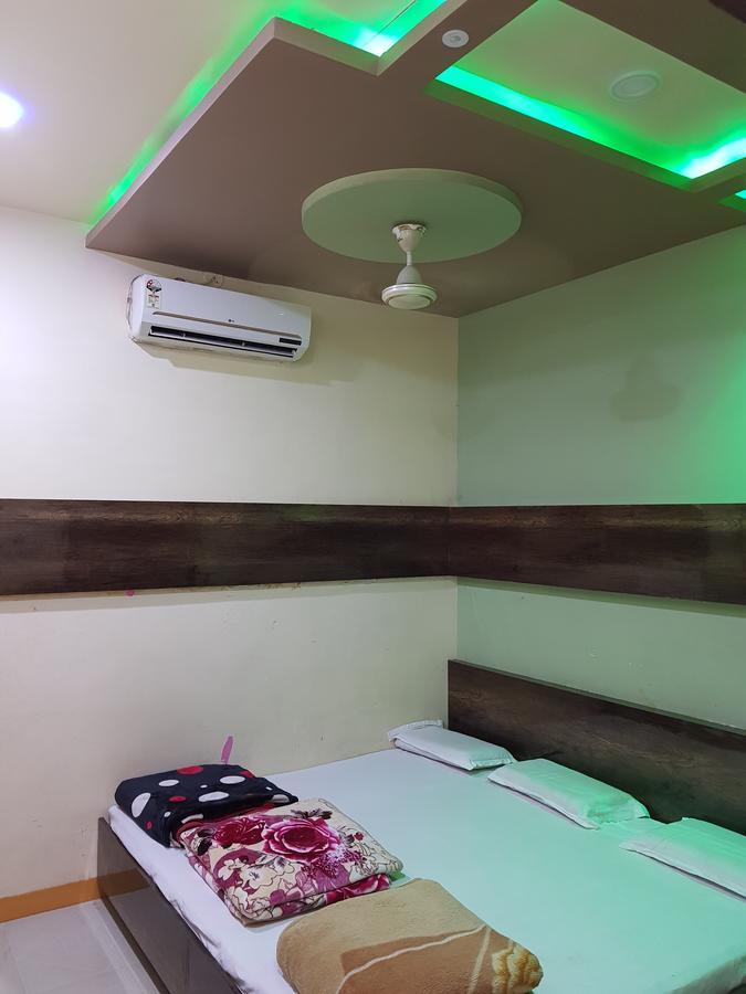Hotel Shri Radhe Krishna Godarpura Extérieur photo